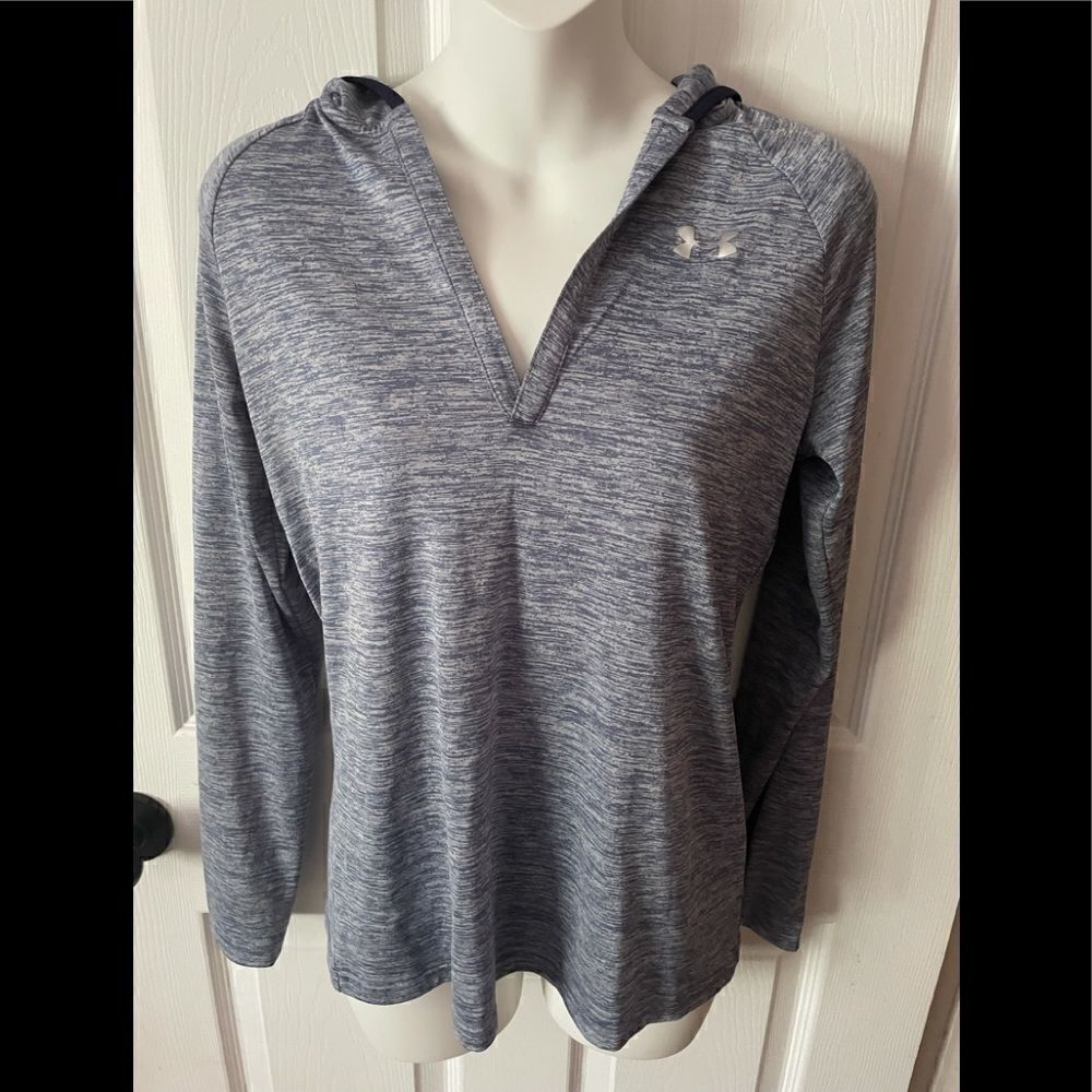 Women’s long sleeve hooded tee shirt